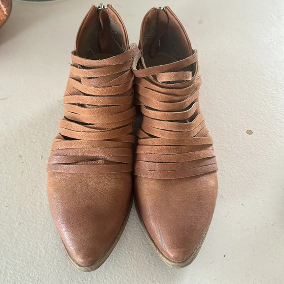 Free People "Lost Valley" Distressed Zipper Back Boots Size 39 - Picture 6 of 14